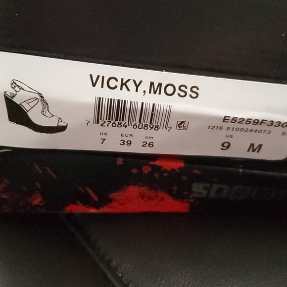 Fergalicious Vicky Sandals - Picture 3 of 3